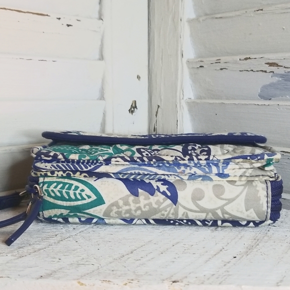 Vera Bradley Zip Around Wristlet - Picture 5 of 9